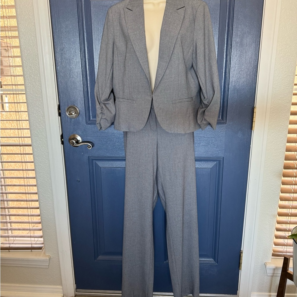 Amanda + Chelsea Blue Gray Feminine Suit Blazer & Pants Sz 12 & 14 Near New!